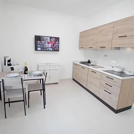 Casa Gioia & Parking Apartment *